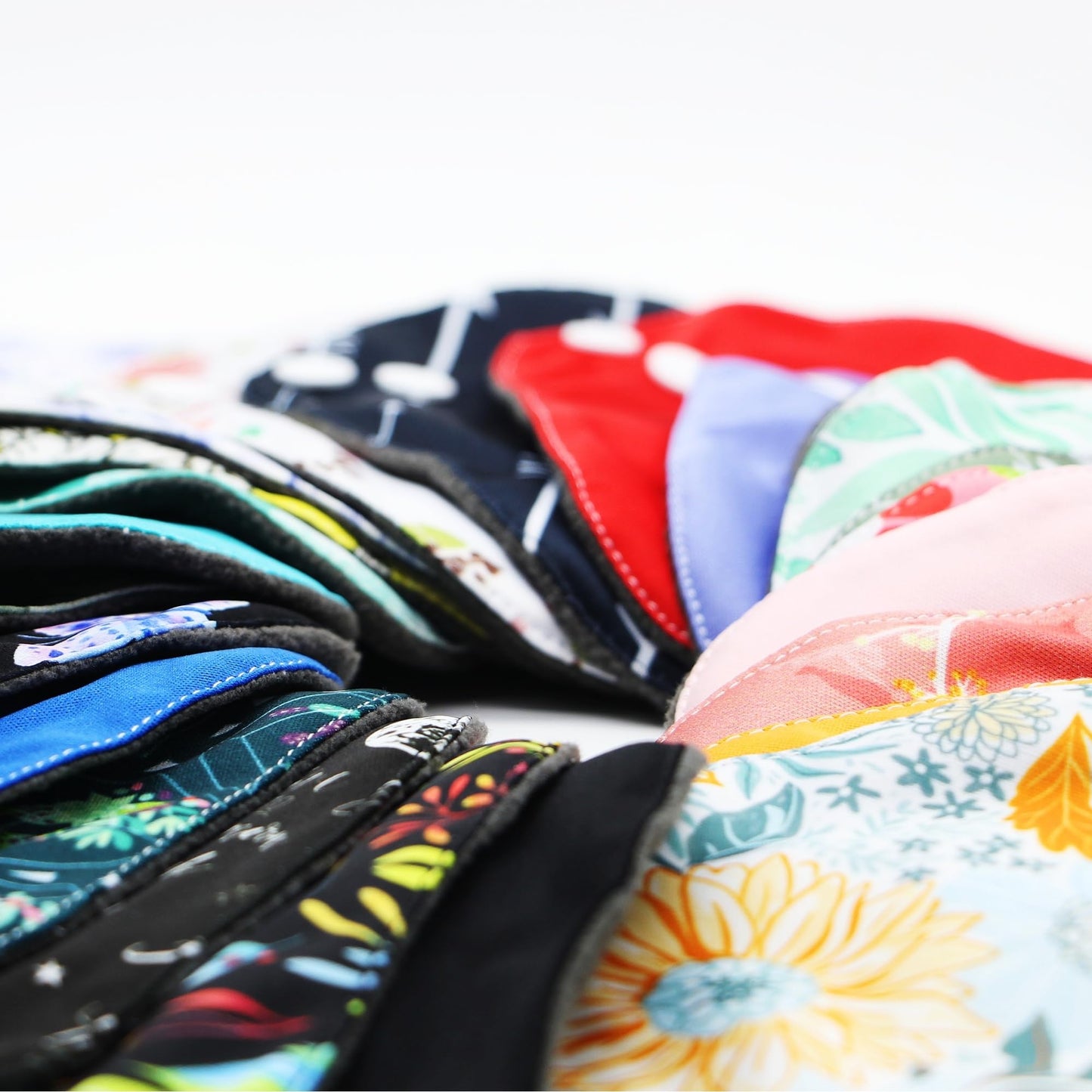 Large Random Prints Reusable Cloth Menstrual Pads Waterproof Sanitary Pads (5randompads)