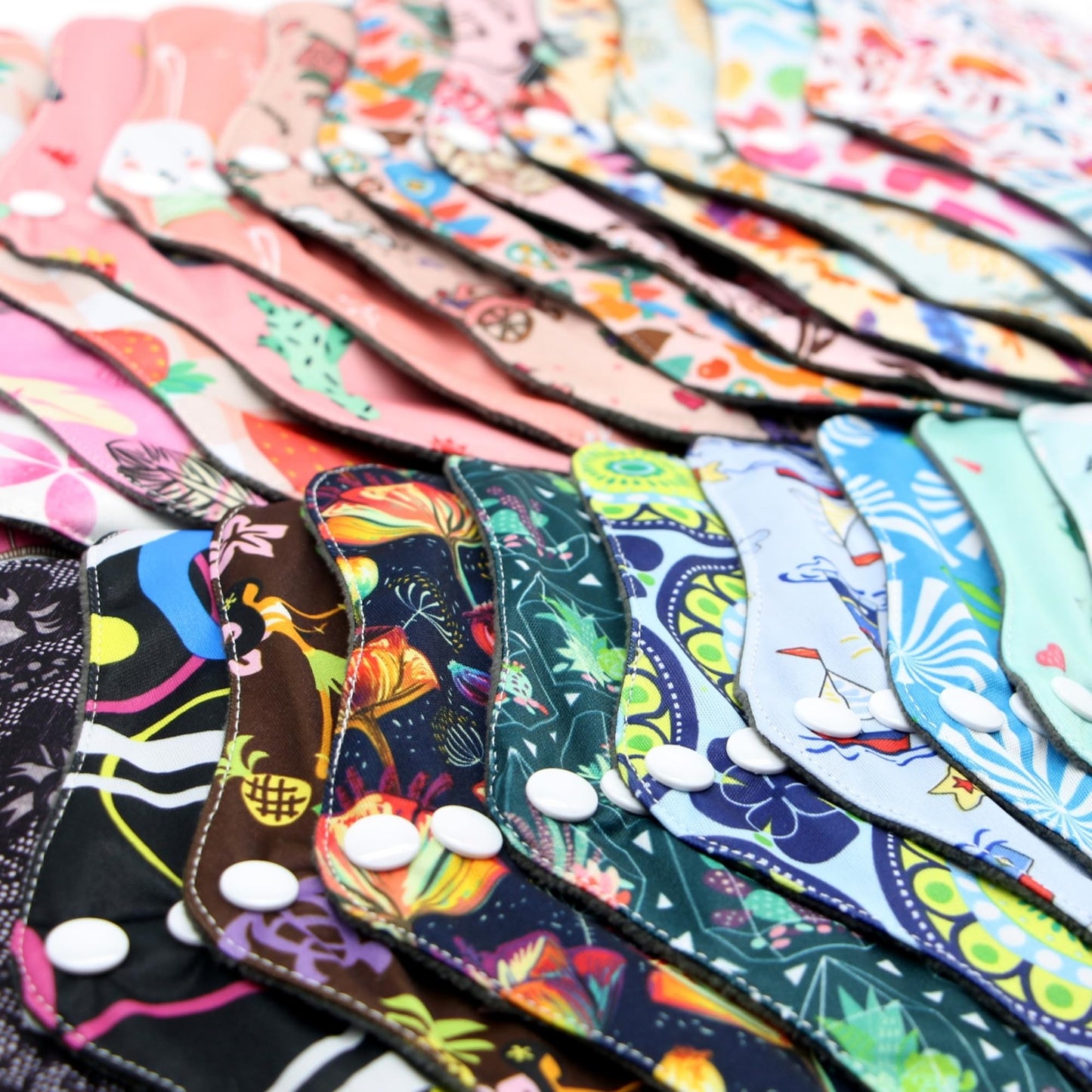 Large Random Prints Reusable Cloth Menstrual Pads Waterproof Sanitary Pads (5randompads)