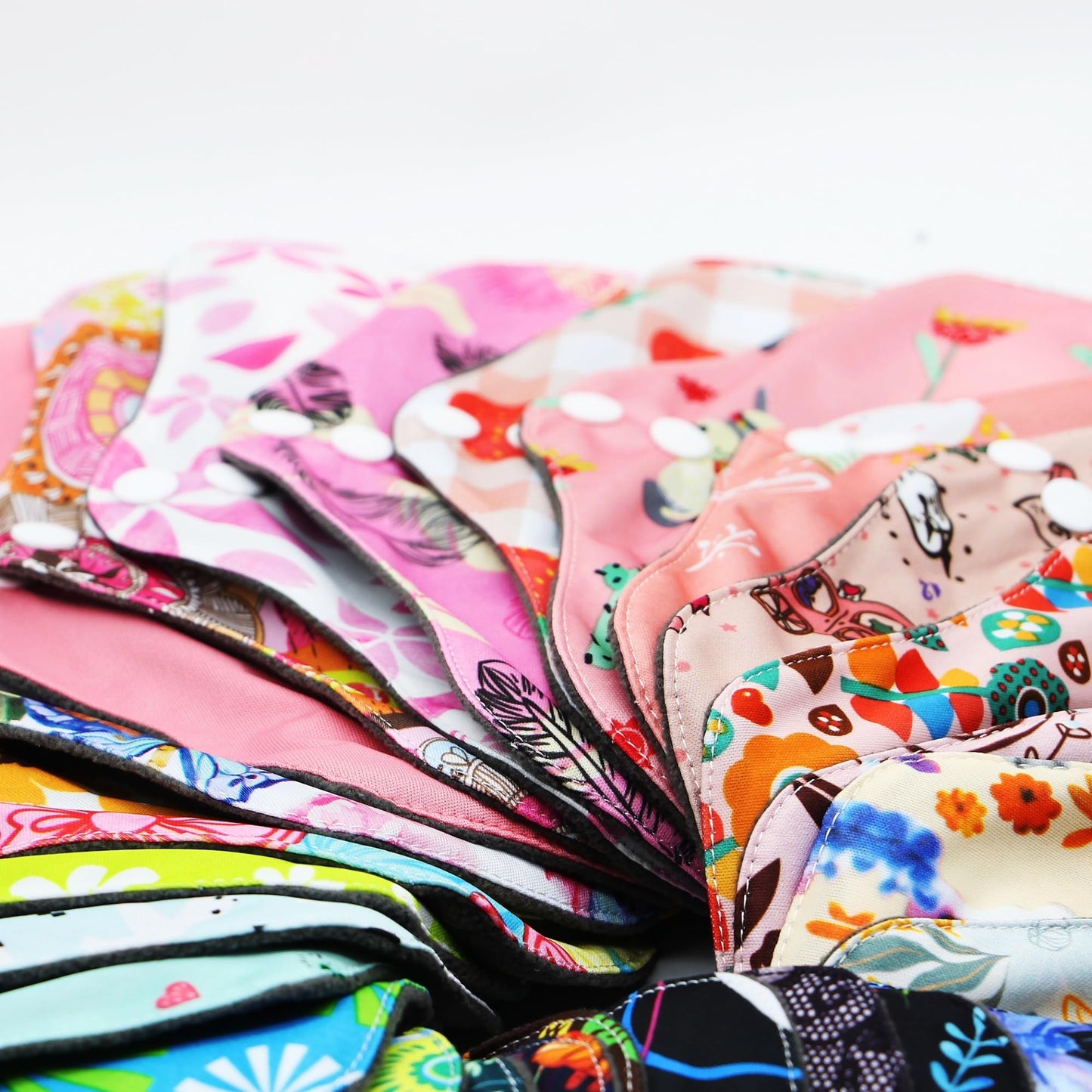 Large Random Prints Reusable Cloth Menstrual Pads Waterproof Sanitary Pads (5randompads)